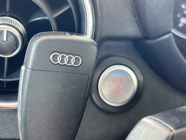 アウディ Ａ１ SB 1．0TFSI スポーツ 岐阜県 2018(平30)年 7万km グレイシアホワイトメタリック 純正ナビ/FM/Bluetooth/バックカメラ/ETC/シートヒーター(D/N)/スマートキー/プッシュスタート/クリアランスソナー/横滑り防止装置/アイドリングストップ/パーキングエイド/スピードオーバー警告/自動防眩ルームミラー/革巻きステアリング/ステアリングホイールボタン/センターロッキング/エクステリアライト/マトリクスLEDヘッドライト