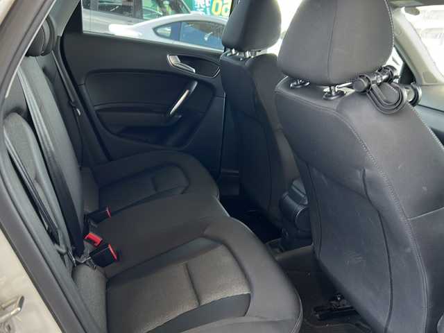 アウディ Ａ１ SB 1．0TFSI スポーツ 岐阜県 2018(平30)年 7万km グレイシアホワイトメタリック 純正ナビ/FM/Bluetooth/バックカメラ/ETC/シートヒーター(D/N)/スマートキー/プッシュスタート/クリアランスソナー/横滑り防止装置/アイドリングストップ/パーキングエイド/スピードオーバー警告/自動防眩ルームミラー/革巻きステアリング/ステアリングホイールボタン/センターロッキング/エクステリアライト/マトリクスLEDヘッドライト