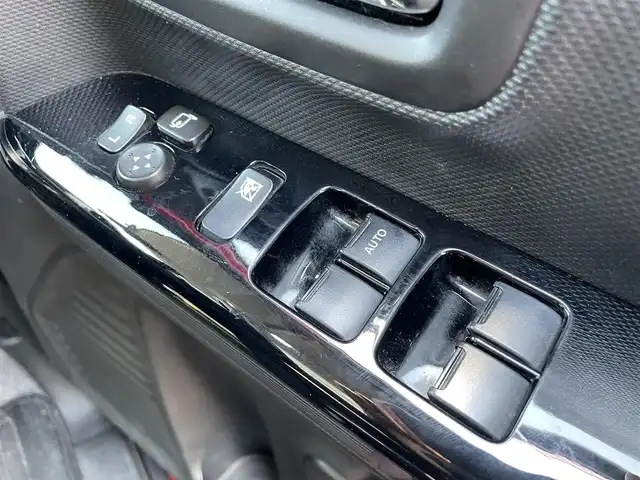 スズキ スペーシア カスタム HYBRID XS ターボ 大阪府 2018(平30)年 10.8万km フェニックスレッドパール/ブルーイッシュブラックパール (株)IDOMが運営する【じしゃロン東大阪店】の自社ローン専用車両になりますこちらは現金またはオートローンご利用時の価格です。自社ローンご希望の方は別途その旨お申付け下さい/純正メモリーナビ 【KXM-E502W】/(フルセグTV/CD/DVD/BT/iPod/FM/AM/SD/USB)/両側パワースライドドア/ローダウン/バックカメラ/デュアルセンサーブレーキサポート/ドライブレコーダー/ETC/LEDヘッドライト/コーナーセンサー/クルーズコントロール/リア送風機/スマートキー＆プッシュスタート/スペアキー/取扱説明書 【ナビ・車両】