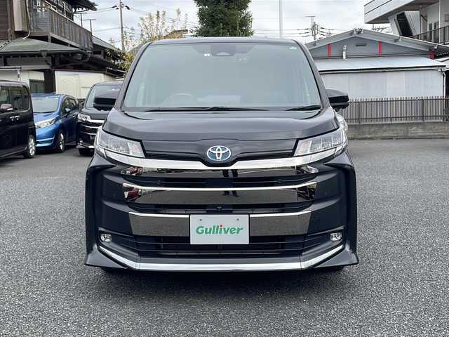 トヨタ ノア ハイブリッド S－Z 東京都 2022(令4)年 2.1万km グリッターブラックガラスフレーク Toyota Safety Sense/メモリナビ/フルセグテレビ/パノラミックビューモニター/フリップダウンモニター/両側パワースライドドア/ハーフレザーシート/電動リアゲート/プッシュスタート/ETC/保証書