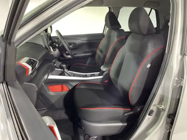 トヨタ ライズ G 神奈川県 2023(令5)年 1.4万km スムースグレーマイカメタリック 純正9インチナビゲーション/Bluetooth　フルセグ　SD　CD　DVD/パノラミックビューモニター/トヨタスマートアシスト/衝突警報機能/衝突回避支援ブレーキ機能/ブレーキ制御付き誤発進抑制機能/車線逸脱警報機能/車線逸脱抑制制御機能/ふらつき警報/路側逸脱警報/オートハイビーム/標識認識機能/クリアランスソナー/ビルトインETＣ/前後ドライブレコーダー/スマートペダル（S-PDL）/電動サイドブレーキ/オートブレーキホールド/2.1Ａ ＵＳＢポート/ステアリングスイッチ/純正フロアマット/レベライザー/シートリフター/ECOモード/プッシュスタート/LEDヘッドライト/オートライト/純正16インチアルミホイール/電動格納ミラー/ウインカーミラー/スマートキー/スペアキー（1本）