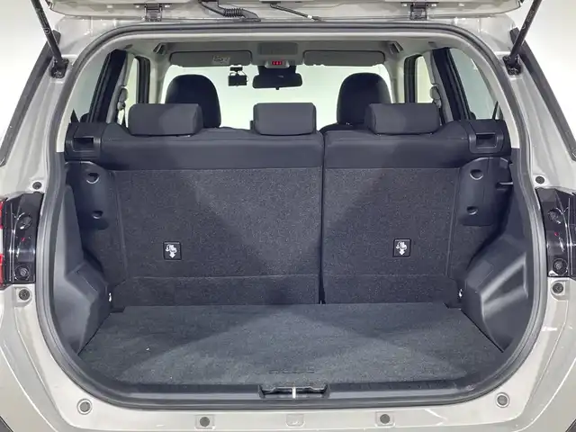 トヨタ ライズ G 神奈川県 2023(令5)年 1.4万km スムースグレーマイカメタリック 純正9インチナビゲーション/Bluetooth　フルセグ　SD　CD　DVD/パノラミックビューモニター/トヨタスマートアシスト/衝突警報機能/衝突回避支援ブレーキ機能/ブレーキ制御付き誤発進抑制機能/車線逸脱警報機能/車線逸脱抑制制御機能/ふらつき警報/路側逸脱警報/オートハイビーム/標識認識機能/クリアランスソナー/ビルトインETＣ/前後ドライブレコーダー/スマートペダル（S-PDL）/電動サイドブレーキ/オートブレーキホールド/2.1Ａ ＵＳＢポート/ステアリングスイッチ/純正フロアマット/レベライザー/シートリフター/ECOモード/プッシュスタート/LEDヘッドライト/オートライト/純正16インチアルミホイール/電動格納ミラー/ウインカーミラー/スマートキー/スペアキー（1本）