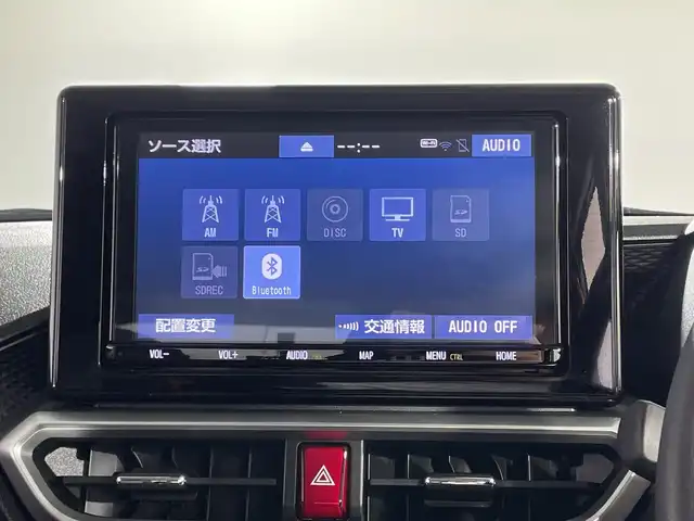 トヨタ ライズ G 神奈川県 2023(令5)年 1.4万km スムースグレーマイカメタリック 純正9インチナビゲーション/Bluetooth　フルセグ　SD　CD　DVD/パノラミックビューモニター/トヨタスマートアシスト/衝突警報機能/衝突回避支援ブレーキ機能/ブレーキ制御付き誤発進抑制機能/車線逸脱警報機能/車線逸脱抑制制御機能/ふらつき警報/路側逸脱警報/オートハイビーム/標識認識機能/クリアランスソナー/ビルトインETＣ/前後ドライブレコーダー/スマートペダル（S-PDL）/電動サイドブレーキ/オートブレーキホールド/2.1Ａ ＵＳＢポート/ステアリングスイッチ/純正フロアマット/レベライザー/シートリフター/ECOモード/プッシュスタート/LEDヘッドライト/オートライト/純正16インチアルミホイール/電動格納ミラー/ウインカーミラー/スマートキー/スペアキー（1本）