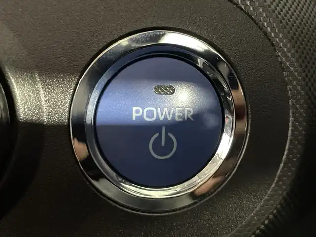 トヨタ ライズ G 神奈川県 2023(令5)年 1.4万km スムースグレーマイカメタリック 純正9インチナビゲーション/Bluetooth　フルセグ　SD　CD　DVD/パノラミックビューモニター/トヨタスマートアシスト/衝突警報機能/衝突回避支援ブレーキ機能/ブレーキ制御付き誤発進抑制機能/車線逸脱警報機能/車線逸脱抑制制御機能/ふらつき警報/路側逸脱警報/オートハイビーム/標識認識機能/クリアランスソナー/ビルトインETＣ/前後ドライブレコーダー/スマートペダル（S-PDL）/電動サイドブレーキ/オートブレーキホールド/2.1Ａ ＵＳＢポート/ステアリングスイッチ/純正フロアマット/レベライザー/シートリフター/ECOモード/プッシュスタート/LEDヘッドライト/オートライト/純正16インチアルミホイール/電動格納ミラー/ウインカーミラー/スマートキー/スペアキー（1本）