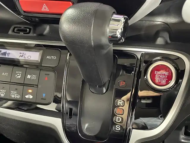 ホンダ Ｎ ＢＯＸ カスタムGターボSSブラッククタイル 福岡県 2017(平29)年 6.4万km クリスタルブラックパール 社外メモリーナビゲーション/フルセグテレビ/社外フリップダウンモニター/シートカバー/社外グリル/両側電動スライドドア/革巻きステアリング/ステアリングスイッチ/ドライブレコーダー/オートライト/社外アルミホイール