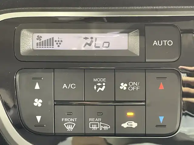 ホンダ Ｎ ＢＯＸ カスタムGターボSSブラッククタイル 福岡県 2017(平29)年 6.4万km クリスタルブラックパール 社外メモリーナビゲーション/フルセグテレビ/社外フリップダウンモニター/シートカバー/社外グリル/両側電動スライドドア/革巻きステアリング/ステアリングスイッチ/ドライブレコーダー/オートライト/社外アルミホイール