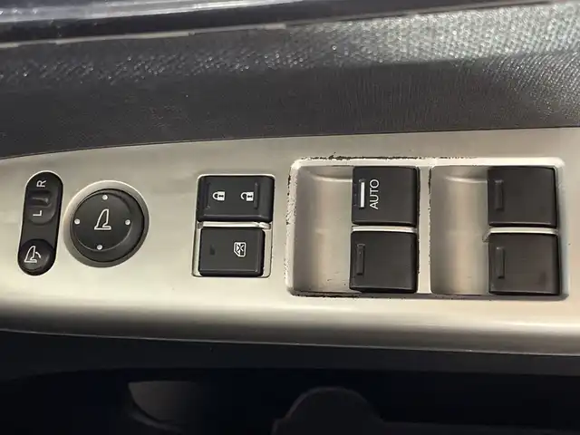 ホンダ Ｎ ＢＯＸ カスタムGターボSSブラッククタイル 福岡県 2017(平29)年 6.4万km クリスタルブラックパール 社外メモリーナビゲーション/フルセグテレビ/社外フリップダウンモニター/シートカバー/社外グリル/両側電動スライドドア/革巻きステアリング/ステアリングスイッチ/ドライブレコーダー/オートライト/社外アルミホイール