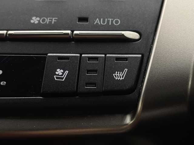 レクサス ＮＸ 300h Fスポーツ 茨城県 2018(平30)年 4.2万km ホワイトノーヴァガラスフレーク 純正10.3型ナビ/Bluetooth/フルセグ/CD/DVD/AM/FM/パノラミックビューモニター/サンルーフ/衝突軽減ブレーキ/レーダークルーズコントロール/ブラインドスポットモニター/ETC2.0/前後コーナーセンサー/パワーシート(D/N席)/シートヒーター/エアシート/パワーバックドア/LEDヘッドライト/LEDフォグライト