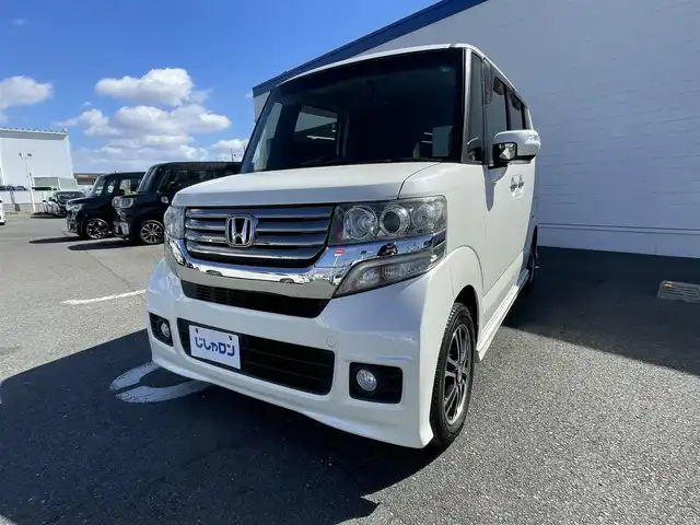 ホンダ Ｎ ＢＯＸ カスタム G SSパッケージ 熊本県 2013(平25)年 9.8万km プレミアムホワイトパール (株)IDOMが運営する【じしゃロン熊本店】の自社ローン専用車両になります。こちらは現金またはオートローンご利用時の価格です。自社ローンご希望の方は別途その旨お申付け下さい　/社外ナビ（NR-MZ33）/ワンセグテレビ/DVD/CD/Bluetooth接続/ETC/両側パワースライドドア/HIDヘッドライト/オートライト/クルーズコントロール/スマートキー/純正アルミホイール