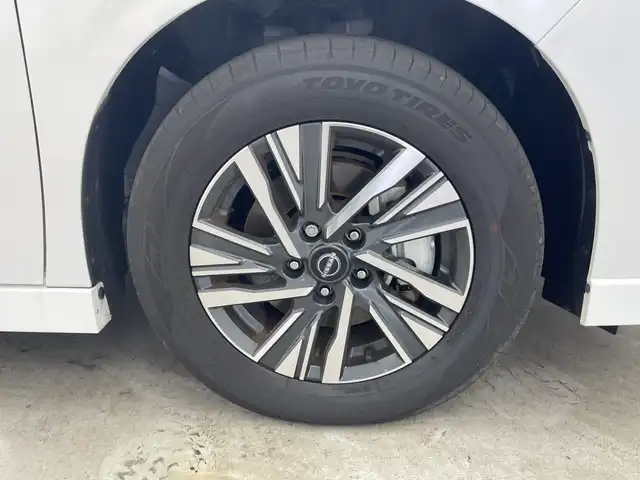 日産 セレナ e－パワー ハイウェイスター V 群馬県 2024(令6)年 3.2万km プリズムホワイト 純正１２．３型ナビ　純正１１型後席モニター　全周囲カメラ　アダプティブクルーズコントロール　レーンキープアシスト　衝突被害軽減ブレーキ　オートマチックハイビーム　両側パワースライドドア　ＥＴＣ　禁煙車