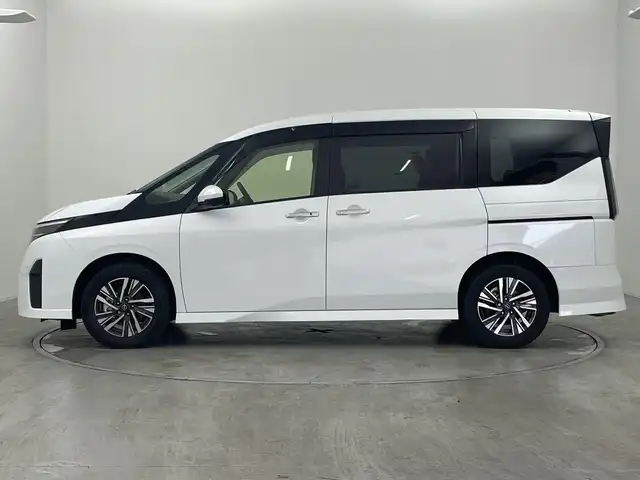 日産 セレナ e－パワー ハイウェイスター V 群馬県 2024(令6)年 3.2万km プリズムホワイト 純正１２．３型ナビ　純正１１型後席モニター　全周囲カメラ　アダプティブクルーズコントロール　レーンキープアシスト　衝突被害軽減ブレーキ　オートマチックハイビーム　両側パワースライドドア　ＥＴＣ　禁煙車