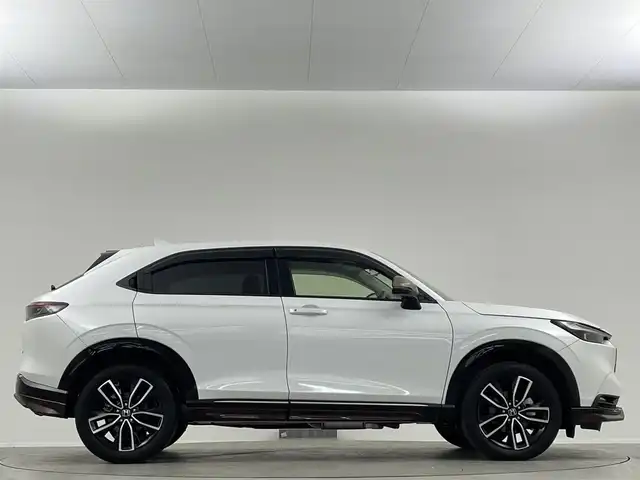 ホンダ ヴェゼル ハイブリッド e:HEV Z 埼玉県 2023(令5)年 1.9万km プラチナホワイトパール 純正ナビ　シートヒーター　バックカメラ　ＢＳＭ　ＥＴＣ　前後ドライブレコーダー　LEDヘッドライト　フルセグTV　MTモード付AT　寒冷地仕様　追加クルコン　ダウンヒルアシストコントロール　