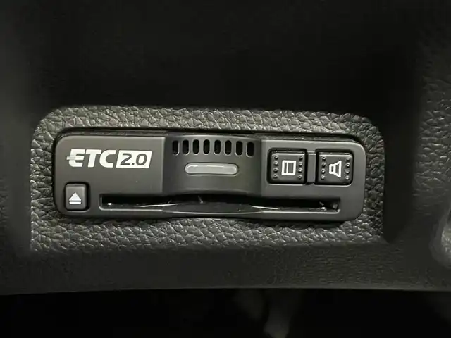 ホンダ ヴェゼル ハイブリッド e:HEV Z 埼玉県 2023(令5)年 1.9万km プラチナホワイトパール 純正ナビ　シートヒーター　バックカメラ　ＢＳＭ　ＥＴＣ　前後ドライブレコーダー　LEDヘッドライト　フルセグTV　MTモード付AT　寒冷地仕様　追加クルコン　ダウンヒルアシストコントロール　