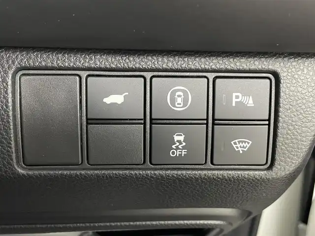 ホンダ ヴェゼル ハイブリッド e:HEV Z 神奈川県 2023(令5)年 1.9万km プラチナホワイトパール ホンダセンシング/　　・衝突軽減ブレーキシステム/　　・車線逸脱支援システム/　　・アダプティブクルーズコントロール/　　・オートハイビーム/　　・パーキングセンサーシステム/ブラインドスポットモニター/純正ナビ/　　BT/フルセグ/バックカメラ/ＥＴＣ2.0/前後ドライブレコーダー/革巻きステアリング/ステアリングリモコン/ハーフレザーシート/シートヒーター/パワーバックドア/純正LEDヘッドライト/フォグランプ/純正18インチアルミホイール