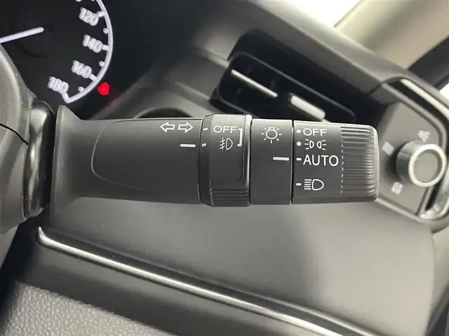 ホンダ ヴェゼル ハイブリッド e:HEV Z 埼玉県 2023(令5)年 1.9万km プラチナホワイトパール 純正ナビ　シートヒーター　バックカメラ　ＢＳＭ　ＥＴＣ　前後ドライブレコーダー　LEDヘッドライト　フルセグTV　MTモード付AT　寒冷地仕様　追加クルコン　ダウンヒルアシストコントロール　