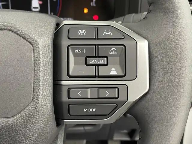 トヨタ ランドクルーザー ２５０ VX 宮城県 2025(令7)年 0.2万km プラチナホワイトパールマイカ サンルーフ/４WD/ワンオーナー/モデリスタパッケージ/モデリスタシグネチャーイルミブレード/丸目ヘッドランプ（各目積み込み）/純正ディスプレイオーディオ/（フルセグＴＶ・Bluetooth・USB）/パノラミックビューモニター/デジタルインナーミラー/セーフティセンス/・プリクラッシュセーフティ/・レーンディパーチャーアラート/・オートマチックハイビーム/・ドライバー異常時対応システム/・プロアクティブドライビングアシスト/・発進遅れ告知機能/・レーントレーシングアシスト/・レーダークルーズコントロール/・ロードサインアシスト/パワーバックドア/ブラインドスポットモニター/LEDヘッドライト/スマートキー/ビルトインETC2.0/D席パワーシート/黒レザーシート/前席シートヒーター/前席エアシート/リアクロストラフィックアラート/リアカメラディテクション/安心降車アシスト/車両接近サポート/横滑り防止機能/保証書/スペアキー