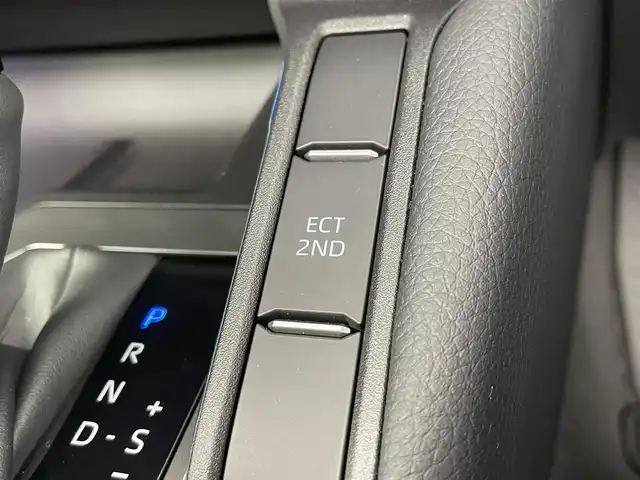 トヨタ ランドクルーザー ２５０ VX 宮城県 2025(令7)年 0.2万km プラチナホワイトパールマイカ サンルーフ/４WD/ワンオーナー/モデリスタパッケージ/モデリスタシグネチャーイルミブレード/丸目ヘッドランプ（各目積み込み）/純正ディスプレイオーディオ/（フルセグＴＶ・Bluetooth・USB）/パノラミックビューモニター/デジタルインナーミラー/セーフティセンス/・プリクラッシュセーフティ/・レーンディパーチャーアラート/・オートマチックハイビーム/・ドライバー異常時対応システム/・プロアクティブドライビングアシスト/・発進遅れ告知機能/・レーントレーシングアシスト/・レーダークルーズコントロール/・ロードサインアシスト/パワーバックドア/ブラインドスポットモニター/LEDヘッドライト/スマートキー/ビルトインETC2.0/D席パワーシート/黒レザーシート/前席シートヒーター/前席エアシート/リアクロストラフィックアラート/リアカメラディテクション/安心降車アシスト/車両接近サポート/横滑り防止機能/保証書/スペアキー