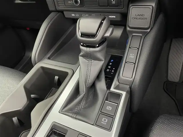 トヨタ ランドクルーザー ２５０ VX 宮城県 2025(令7)年 0.2万km プラチナホワイトパールマイカ サンルーフ/４WD/ワンオーナー/モデリスタパッケージ/モデリスタシグネチャーイルミブレード/丸目ヘッドランプ（各目積み込み）/純正ディスプレイオーディオ/（フルセグＴＶ・Bluetooth・USB）/パノラミックビューモニター/デジタルインナーミラー/セーフティセンス/・プリクラッシュセーフティ/・レーンディパーチャーアラート/・オートマチックハイビーム/・ドライバー異常時対応システム/・プロアクティブドライビングアシスト/・発進遅れ告知機能/・レーントレーシングアシスト/・レーダークルーズコントロール/・ロードサインアシスト/パワーバックドア/ブラインドスポットモニター/LEDヘッドライト/スマートキー/ビルトインETC2.0/D席パワーシート/黒レザーシート/前席シートヒーター/前席エアシート/リアクロストラフィックアラート/リアカメラディテクション/安心降車アシスト/車両接近サポート/横滑り防止機能/保証書/スペアキー