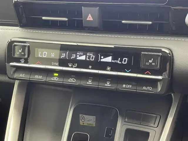 トヨタ ノア S－Z 滋賀県 2023(令5)年 1.8万km スパークリングブラックパールクリスタルシャイン 純正10.5インチナビ/・フルセグ/USB/Bluetooth/HDMI/バックカメラ/両側自動ドア/LEDヘッドライト/追従付クルーズコントロール/オートマチックハイビーム/レーンキープアシスト/純正１７AW/シートヒーター/ステアリングリモコン/折り畳み式サイドテーブル/ドライブレコーダー/ETC2.0/スマートキー