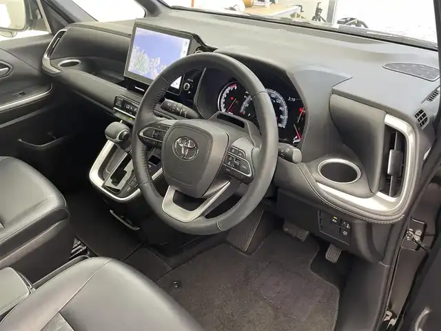 トヨタ ノア S－Z 滋賀県 2023(令5)年 1.8万km スパークリングブラックパールクリスタルシャイン 純正10.5インチナビ/・フルセグ/USB/Bluetooth/HDMI/バックカメラ/両側自動ドア/LEDヘッドライト/追従付クルーズコントロール/オートマチックハイビーム/レーンキープアシスト/純正１７AW/シートヒーター/ステアリングリモコン/折り畳み式サイドテーブル/ドライブレコーダー/ETC2.0/スマートキー