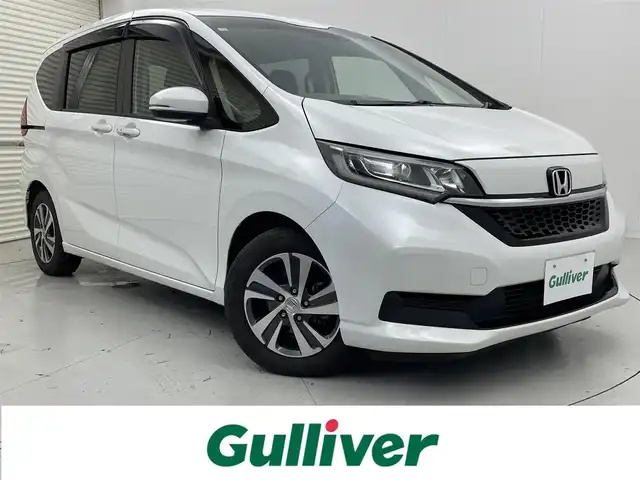 ホンダ フリード G ホンダセンシング 茨城県 2020(令2)年 7.8万km プラチナホワイトパール 純正9インチプレミアムインターナビ/AppleCarplay/Bluetooth/フルセグ/CD/DVD/AM/FM/ホンダセンシング/・衝突軽減ブレーキ/・先行者発進お知らせ機能/・歩行者事故低減ステアリング/・路外逸脱抑制機能/・標識認識機能/・ACC/・LKAS/・前後誤発信抑制機能/前後ドラレコ/D+N席シートヒーター/AFS/LEDオートライト