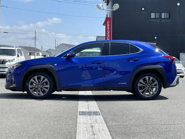 レクサス ＵＸ 250h Fスポーツ 群馬県 2021(令3)年 2.9万km ヒートブルーコントラストレイヤリング レクサスセーフティシステム/・プリクラッシュセーフティ/・レーントレーシングアシスト/・レーダークルーズコントロール/・アダプティブハイビームシステム/・ロードサインアシスト/サンルーフ/ハンズフリーパワーバックドア/三眼フルLEDヘッドランプ/純正12.3インチディスプレイオーディオ/　　Bluetooth/フルセグ/FM/AM/    CD/DVD/USB/SD/Miracast/AUX/パノラミックビューモニター/赤革シート/シートヒーター/エアーシート/ステアリングヒーター/ブラインドスポットモニター/パーキングサポートブレーキ/ヘッドアップディスプレイ/純正18インチアルミホイール/純正フロアマット/前後ドライブレコーダー/ビルドインETC