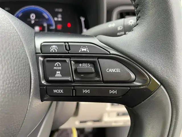 トヨタ シエンタ ハイブリッド Z 石川県 2023(令5)年 2.5万km ホワイトパールクリスタルシャイン トヨタセーフティセンス/純正10.5型ディスプレイオーディオ/ナビ/フルセグTV/パノラマモニター/両側パワースライドドア/LEDヘッドライト/シートヒーター/レーダークルーズ/スマートキー/プッシュスタート/電動ミラー/ビルトインETC/AC100V/オートライト