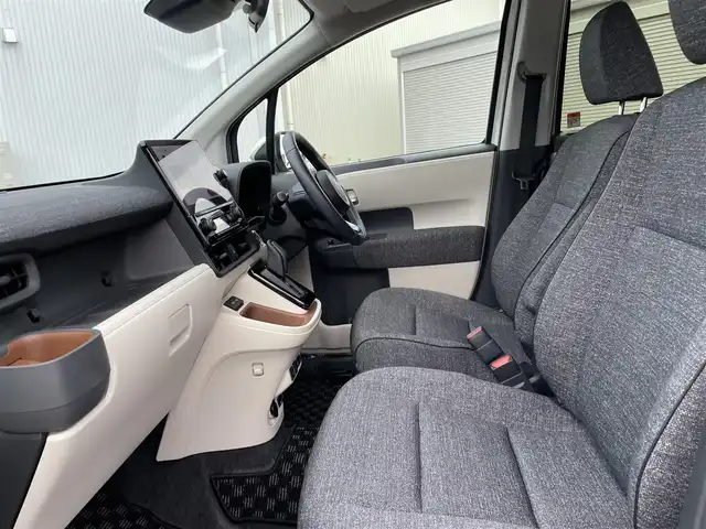 トヨタ シエンタ ハイブリッド Z 石川県 2023(令5)年 2.5万km ホワイトパールクリスタルシャイン トヨタセーフティセンス/純正10.5型ディスプレイオーディオ/ナビ/フルセグTV/パノラマモニター/両側パワースライドドア/LEDヘッドライト/シートヒーター/レーダークルーズ/スマートキー/プッシュスタート/電動ミラー/ビルトインETC/AC100V/オートライト