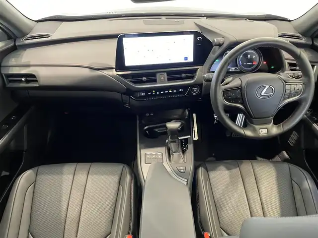 レクサス ＵＸ 250h Fスポーツ 熊本県 2023(令5)年 1.5万km グラファイトブラックガラスフレーク ・ワンオーナー/・スマートキー/・プッシュスタート/・サンルーフ/・プリクラッシュセーフティ/・レーントレーシングアラート/・ブラインドスポットモニター/・道路標識認識/・先行車発進告知/・クルーズコントロール(追従式)/・オートマチックハイビーム/・黒革シート/・前席パワーシート/・前席シートヒーター /・ハンドルヒーター /・純正メモリナビ/　【Bluetooth・USB・AppleCarPlay】/・フルセグTV/・全方位カメラ/・ETC2.0/・ヘッドアップディスプレイ/・パワーバックドア/・LEDヘッドランプ/・LEDフォグランプ/・純正マット/・保証書/取説