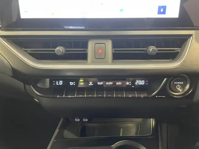 レクサス ＵＸ 250h Fスポーツ 熊本県 2023(令5)年 1.5万km グラファイトブラックガラスフレーク ・ワンオーナー/・スマートキー/・プッシュスタート/・サンルーフ/・プリクラッシュセーフティ/・レーントレーシングアラート/・ブラインドスポットモニター/・道路標識認識/・先行車発進告知/・クルーズコントロール(追従式)/・オートマチックハイビーム/・黒革シート/・前席パワーシート/・前席シートヒーター /・ハンドルヒーター /・純正メモリナビ/　【Bluetooth・USB・AppleCarPlay】/・フルセグTV/・全方位カメラ/・ETC2.0/・ヘッドアップディスプレイ/・パワーバックドア/・LEDヘッドランプ/・LEDフォグランプ/・純正マット/・保証書/取説