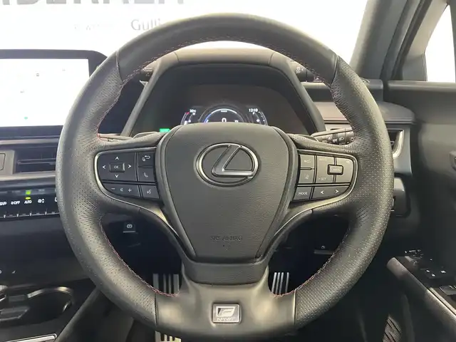 レクサス ＵＸ 250h Fスポーツ 熊本県 2023(令5)年 1.5万km グラファイトブラックガラスフレーク ・ワンオーナー/・スマートキー/・プッシュスタート/・サンルーフ/・プリクラッシュセーフティ/・レーントレーシングアラート/・ブラインドスポットモニター/・道路標識認識/・先行車発進告知/・クルーズコントロール(追従式)/・オートマチックハイビーム/・黒革シート/・前席パワーシート/・前席シートヒーター /・ハンドルヒーター /・純正メモリナビ/　【Bluetooth・USB・AppleCarPlay】/・フルセグTV/・全方位カメラ/・ETC2.0/・ヘッドアップディスプレイ/・パワーバックドア/・LEDヘッドランプ/・LEDフォグランプ/・純正マット/・保証書/取説