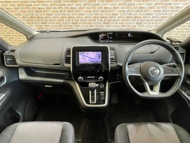日産 セレナ ハイウェイスター Vセレクション 岩手県 2018(平30)年 7万km ブリリアントホワイトパール ４WD/アラウンドビューモニター/ハンズフリーパワースライドドア/プロパイロット/エマージェンシーブレーキ/前後ソナー/車線逸脱抑制機能/パーキングアシスト/横滑り防止装置/アイドリングストップ/KENWOODナビ/フルセグTV/ステアリングスイッチ/ETC/リヤオートエアコン/ロールサンシェード/LEDヘッドライト/純正15インチアルミホイール