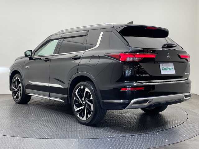 三菱 アウトランダー ＰＨＥＶ P 愛媛県 2023(令5)年 2.7万km ブラックダイヤモンド 純正9インチナビ/(Bluetooth/フルセグ)/サンルーフ/全周囲カメラ/マイパイロット/衝突被害軽減ブレーキ/レーンキープアシスト/前後コーナーセンサー/シートヒーター/ETC/電動リアゲート/LEDヘッドランプ/オートマチックハイビーム/オートライト/盗難防止装置/保証書