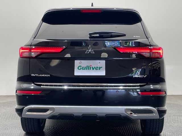 三菱 アウトランダー ＰＨＥＶ P 愛媛県 2023(令5)年 2.7万km ブラックダイヤモンド 純正9インチナビ/(Bluetooth/フルセグ)/サンルーフ/全周囲カメラ/マイパイロット/衝突被害軽減ブレーキ/レーンキープアシスト/前後コーナーセンサー/シートヒーター/ETC/電動リアゲート/LEDヘッドランプ/オートマチックハイビーム/オートライト/盗難防止装置/保証書