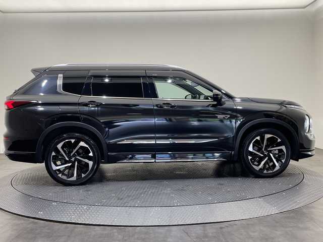 三菱 アウトランダー ＰＨＥＶ P 愛媛県 2023(令5)年 2.7万km ブラックダイヤモンド 純正9インチナビ/(Bluetooth/フルセグ)/サンルーフ/全周囲カメラ/マイパイロット/衝突被害軽減ブレーキ/レーンキープアシスト/前後コーナーセンサー/シートヒーター/ETC/電動リアゲート/LEDヘッドランプ/オートマチックハイビーム/オートライト/盗難防止装置/保証書