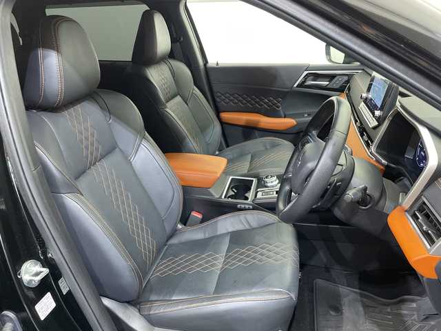 三菱 アウトランダー ＰＨＥＶ P 愛媛県 2023(令5)年 2.7万km ブラックダイヤモンド 純正9インチナビ/(Bluetooth/フルセグ)/サンルーフ/全周囲カメラ/マイパイロット/衝突被害軽減ブレーキ/レーンキープアシスト/前後コーナーセンサー/シートヒーター/ETC/電動リアゲート/LEDヘッドランプ/オートマチックハイビーム/オートライト/盗難防止装置/保証書