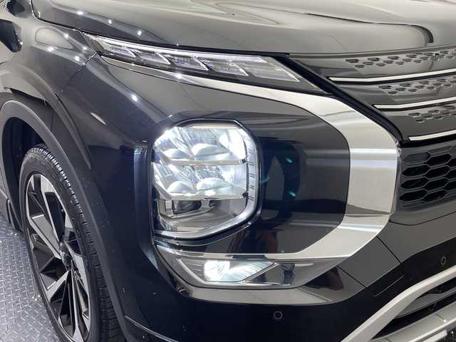 三菱 アウトランダー ＰＨＥＶ P 愛媛県 2023(令5)年 2.7万km ブラックダイヤモンド 純正9インチナビ/(Bluetooth/フルセグ)/サンルーフ/全周囲カメラ/マイパイロット/衝突被害軽減ブレーキ/レーンキープアシスト/前後コーナーセンサー/シートヒーター/ETC/電動リアゲート/LEDヘッドランプ/オートマチックハイビーム/オートライト/盗難防止装置/保証書