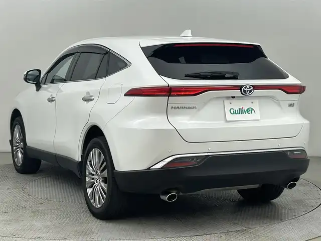 トヨタ ハリアー ハイブリッド Z 道央・札幌 2023(令5)年 3万km プラチナホワイトパールマイカ ・4WD/・純正ナビゲーション/　フルセグ/BT/USB/Miracast/・純正ビルトインETC2.0/・純正ドライブレコーダー前方/・全方位カメラ/・デジタルインナーミラー/・レーダークルーズコントロール/・パワーバックドア/・純正フロアマット/・横滑り防止装置/・プリクラッシュセーフティ/・レーンキープアシスト/・レーントレーシングアシスト/・ブラインドスポットミニター/・リアクロストラフィックアラート/・パーキングサポートブレーキ/・ロードサインアシスト/・クリアランスソナー/・ヘッドアップディスプレイ/・オートライト/・オートマチックハイビーム/・LEDヘッドライト/・スマートキー/・プッシュスタート/・純正AW19インチ