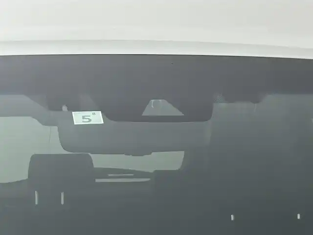 トヨタ ハリアー ハイブリッド Z 道央・札幌 2023(令5)年 3万km プラチナホワイトパールマイカ ・4WD/・純正ナビゲーション/　フルセグ/BT/USB/Miracast/・純正ビルトインETC2.0/・純正ドライブレコーダー前方/・全方位カメラ/・デジタルインナーミラー/・レーダークルーズコントロール/・パワーバックドア/・純正フロアマット/・横滑り防止装置/・プリクラッシュセーフティ/・レーンキープアシスト/・レーントレーシングアシスト/・ブラインドスポットミニター/・リアクロストラフィックアラート/・パーキングサポートブレーキ/・ロードサインアシスト/・クリアランスソナー/・ヘッドアップディスプレイ/・オートライト/・オートマチックハイビーム/・LEDヘッドライト/・スマートキー/・プッシュスタート/・純正AW19インチ