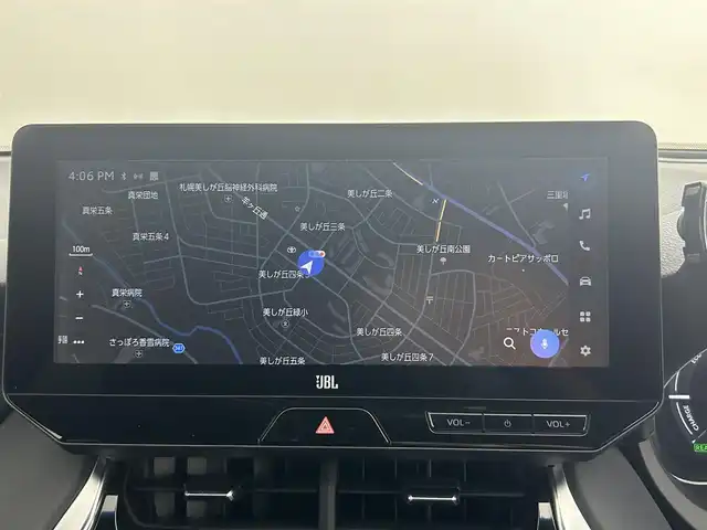 トヨタ ハリアー ハイブリッド Z 道央・札幌 2023(令5)年 3万km プラチナホワイトパールマイカ ・4WD/・純正ナビゲーション/　フルセグ/BT/USB/Miracast/・純正ビルトインETC2.0/・純正ドライブレコーダー前方/・全方位カメラ/・デジタルインナーミラー/・レーダークルーズコントロール/・パワーバックドア/・純正フロアマット/・横滑り防止装置/・プリクラッシュセーフティ/・レーンキープアシスト/・レーントレーシングアシスト/・ブラインドスポットミニター/・リアクロストラフィックアラート/・パーキングサポートブレーキ/・ロードサインアシスト/・クリアランスソナー/・ヘッドアップディスプレイ/・オートライト/・オートマチックハイビーム/・LEDヘッドライト/・スマートキー/・プッシュスタート/・純正AW19インチ