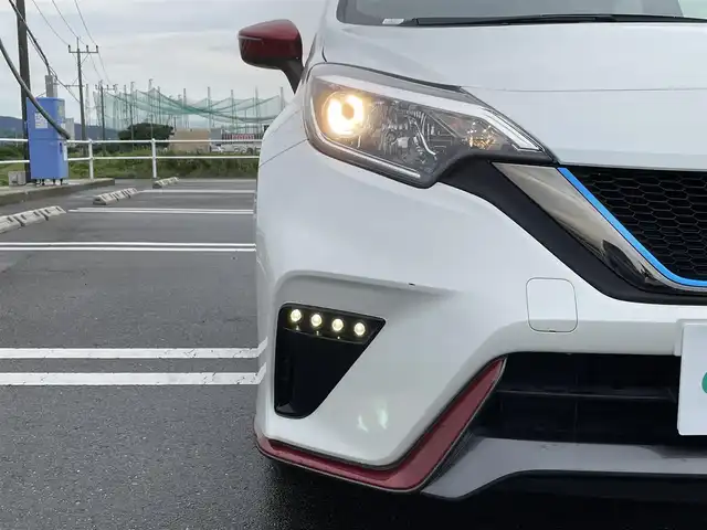 日産 ノート e－パワー ニスモ 佐賀県 2017(平29)年 7万km ブリリアントホワイトパール 純正フルエアロ/純正SDナビゲーション/・フルセグTV/CD/DVD/SD/Bluetooth/バックカメラ/ニスモ専用スポーツシート/ISOFIX対応/革巻きステアリング/ステアリングリモコン/社外15インチアルミホイール/純正LEDフォグランプ/純正フロアマット/純正ドアバイザ―/スペアキー１本/エマージェンシーブレーキ/レーンディパーチャーワーニング/横滑り防止装置