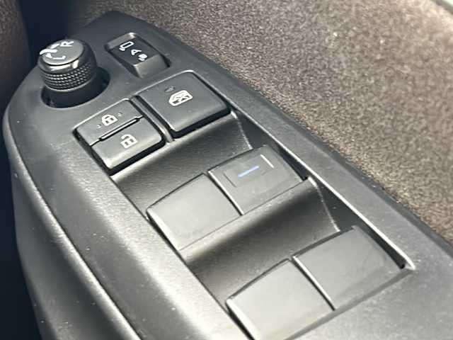 トヨタ ヤリスクロス ハイブリッド Z 宮城県 2021(令3)年 6.9万km ホワイトパールクリスタルシャイン ワンオーナー/4WD /純正ディスプレイオーディオ/(AM/FM/TV/USB/BT/Miracast)/全方位カメラ/ETC/前後ドライブレコーダー/レーダークルーズコントロール/ダウンヒルアシストコントロール/BSM/ハーフレザー/パワーシート/シートヒーター/ステアリングヒーター/プッシュスタート/スマートキー/スペアキー/オートライト/オートマチックハイビーム/LEDヘッドライト/フォグランプ/LEDヘッドライト/ヘッドライトレベライザー/ドアバイザー/純正フロアマット/純正18インチアルミホイール