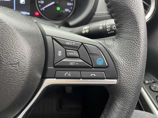日産 キックス X 宮崎県 2020(令2)年 5.5万km 赤 純正ナビ(MM320D-L)/AM/FM/CD/DVD/Bluetooth/プロパイロット/衝突軽減ブレーキ/電動格納ミラー/横滑り防止装置/電子パーキング/ステアリングスイッチ/ドライブレコーダー/オートライト/フロアマット/ドアバイザー
