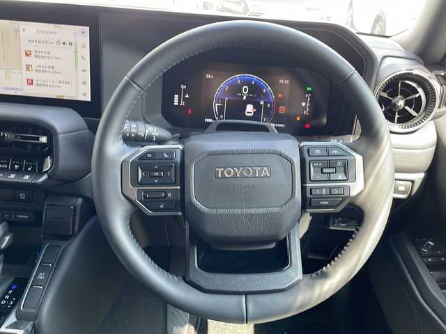 トヨタ ランドクルーザー ２５０ VX 徳島県 2024(令6)年 0.4万km プラチナホワイトパールマイカ サンルーフ/ヘッドランプ（丸目）/12.3インチ純正ディスプレイオーディオナビ /・フルセグTV /・Bluetooth/・Miracast/・USB/HDMI/パノラミックビューモニター/パワーシート（D+N席）/シートヒーター/エアシート（D+N席）/モデリスタ/・シグネチャーイルミブレード/・フェンダーガーニッシュ/・バックドアガーニッシュ/サイドステップ/マッドフラップ（赤）/ルーフレール/BSM/レーダークルーズコントロール/レーンキープアシスト/前後コーナーセンサー/LEDヘッドライト/オートライト/オートマチックハイビーム/フロントフォグランプ/ウィンカーミラー/Wサイドエアバッグ/カーテンエアバッグ/ナノイー