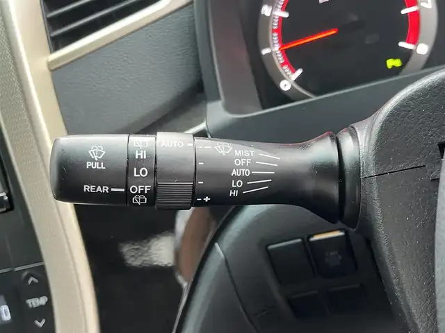 トヨタ ヴェルファイア 2．4Z ゴールデンアイズⅡ 滋賀県 2014(平26)年 5.7万km ホワイトパールクリスタルシャイン 社外8インチナビ/・Bluetooth/CD/DVD/USB/フルセグ/フリップダウンモニター/両側パワースライドドア/パワーバックドア/キセノンライト/ハーフレザーシート/オットマン/ステアリングリモコン/スマートキー/AC１００V電源