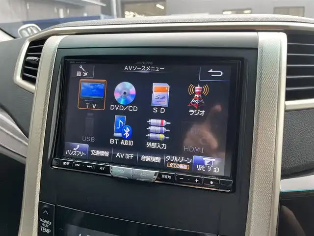 トヨタ ヴェルファイア 2．4Z ゴールデンアイズⅡ 滋賀県 2014(平26)年 5.7万km ホワイトパールクリスタルシャイン 社外8インチナビ/・Bluetooth/CD/DVD/USB/フルセグ/フリップダウンモニター/両側パワースライドドア/パワーバックドア/キセノンライト/ハーフレザーシート/オットマン/ステアリングリモコン/スマートキー/AC１００V電源