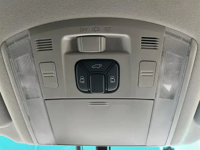 トヨタ ヴェルファイア 2．4Z ゴールデンアイズⅡ 滋賀県 2014(平26)年 5.7万km ホワイトパールクリスタルシャイン 社外8インチナビ/・Bluetooth/CD/DVD/USB/フルセグ/フリップダウンモニター/両側パワースライドドア/パワーバックドア/キセノンライト/ハーフレザーシート/オットマン/ステアリングリモコン/スマートキー/AC１００V電源