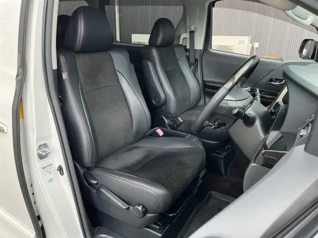 トヨタ ヴェルファイア 2．4Z ゴールデンアイズⅡ 滋賀県 2014(平26)年 5.7万km ホワイトパールクリスタルシャイン 社外8インチナビ/・Bluetooth/CD/DVD/USB/フルセグ/フリップダウンモニター/両側パワースライドドア/パワーバックドア/キセノンライト/ハーフレザーシート/オットマン/ステアリングリモコン/スマートキー/AC１００V電源