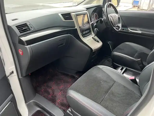 トヨタ ヴェルファイア 2．4Z ゴールデンアイズⅡ 滋賀県 2014(平26)年 5.7万km ホワイトパールクリスタルシャイン 社外8インチナビ/・Bluetooth/CD/DVD/USB/フルセグ/フリップダウンモニター/両側パワースライドドア/パワーバックドア/キセノンライト/ハーフレザーシート/オットマン/ステアリングリモコン/スマートキー/AC１００V電源