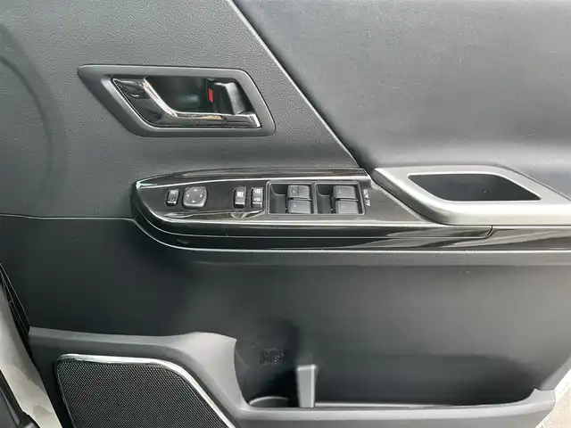 トヨタ ヴェルファイア 2．4Z ゴールデンアイズⅡ 滋賀県 2014(平26)年 5.7万km ホワイトパールクリスタルシャイン 社外8インチナビ/・Bluetooth/CD/DVD/USB/フルセグ/フリップダウンモニター/両側パワースライドドア/パワーバックドア/キセノンライト/ハーフレザーシート/オットマン/ステアリングリモコン/スマートキー/AC１００V電源